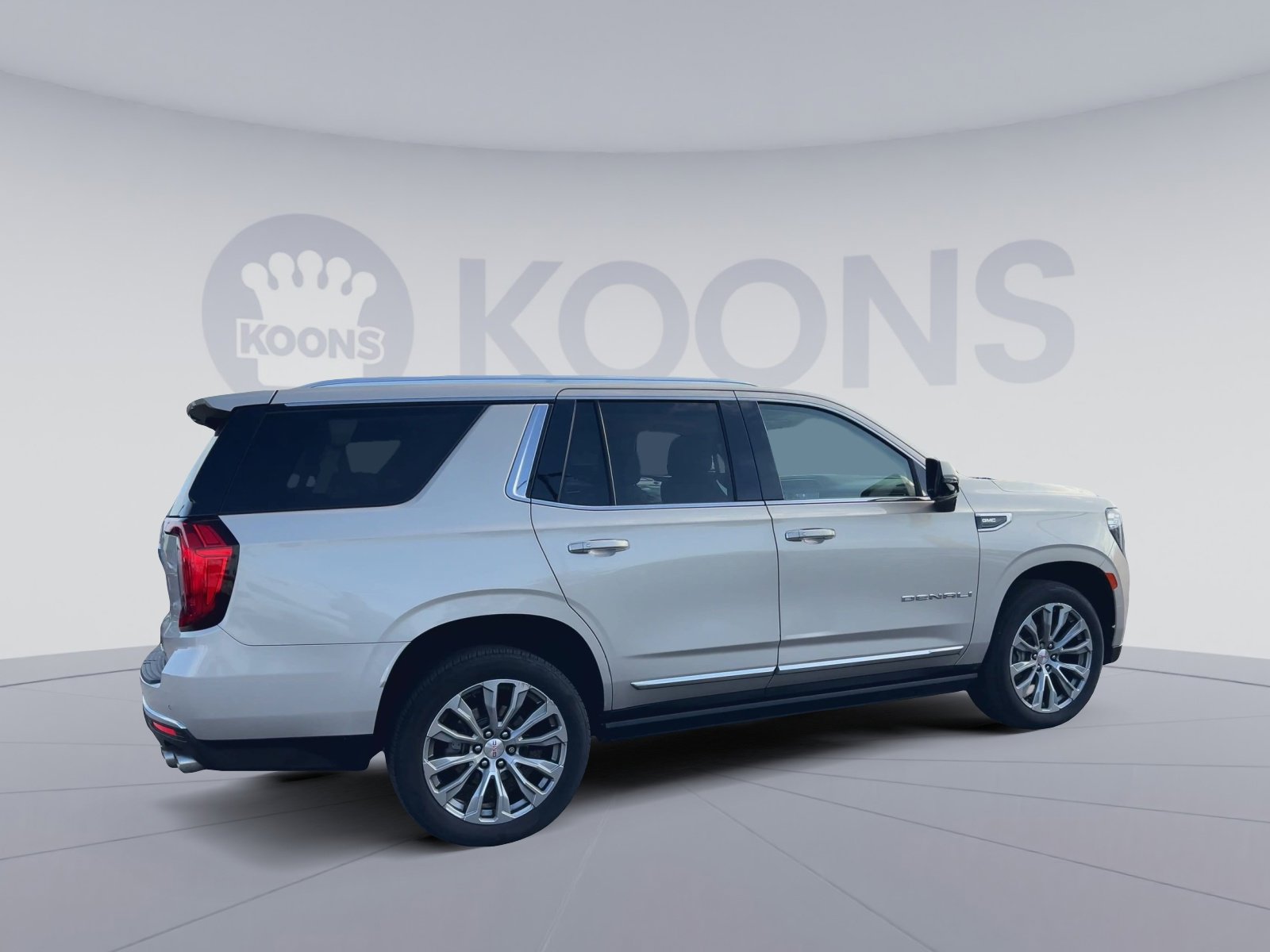 Used 2021 GMC Yukon Denali w/ Denali Premium Package image 12