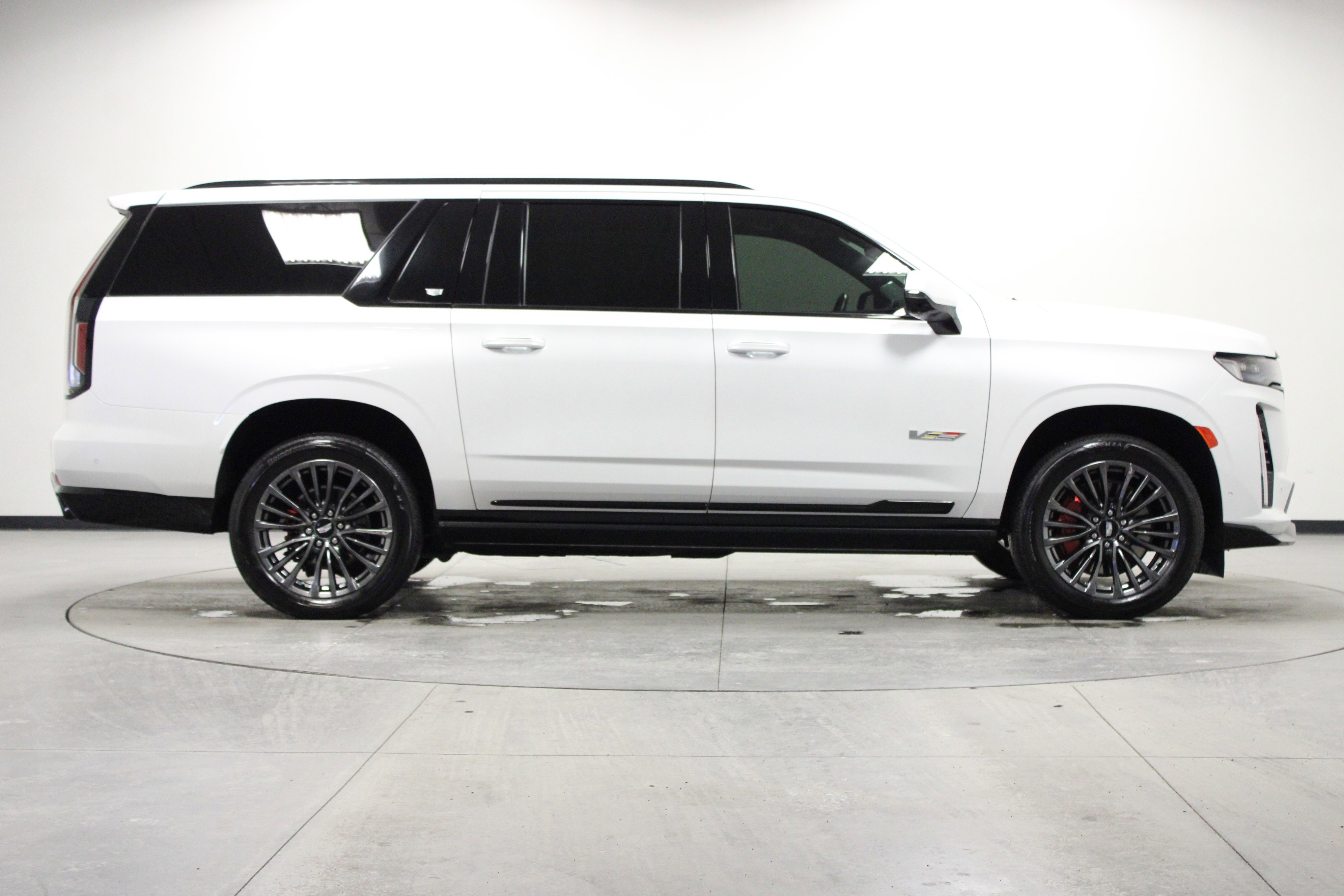 Used 2023 Cadillac Escalade ESV V w/ Heavy-Duty Trailer Package image 3