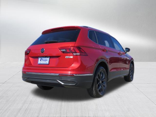 Used 2022 Volkswagen Tiguan SE w/ Panoramic Sunroof Package image 3