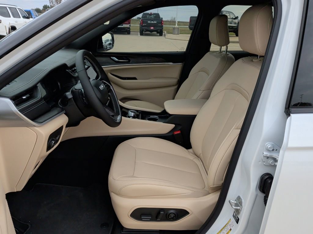 New 2025 Jeep Grand Cherokee Limited image 13