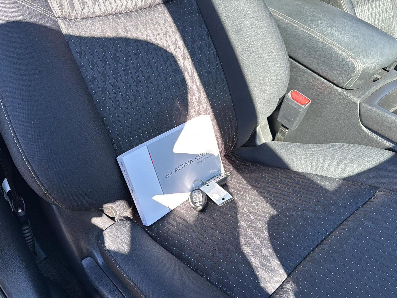 Used 2016 Nissan Altima 2.5 SV image 15