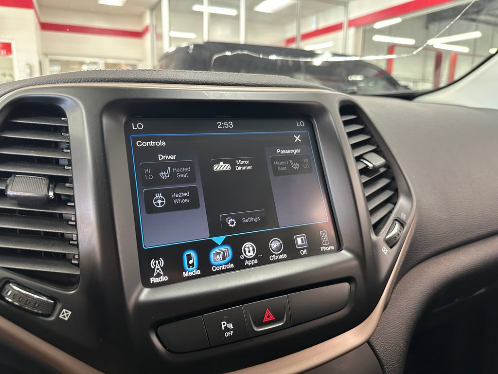 Used 2018 Jeep Cherokee Limited w/ Trailer Tow Group AWD/4WD image 22