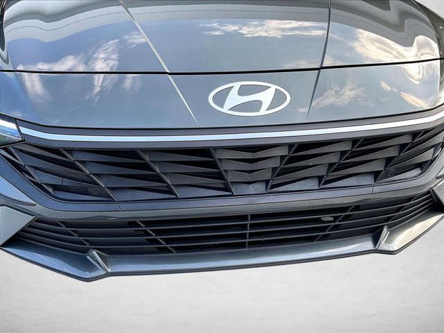 Used 2024 Hyundai Elantra SEL FWD image 27