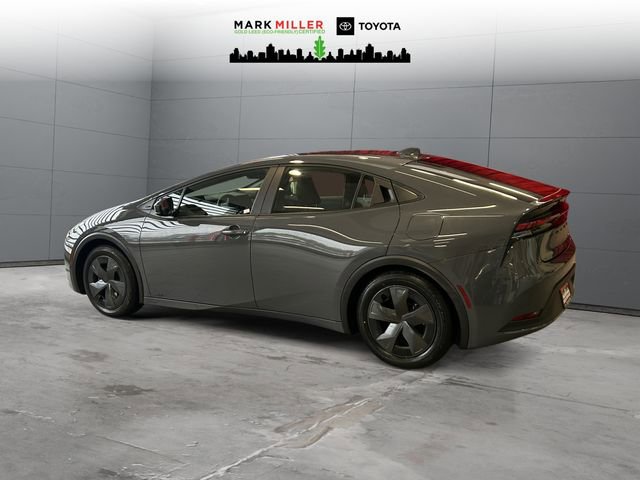 Used 2025 Toyota Prius LE image 3