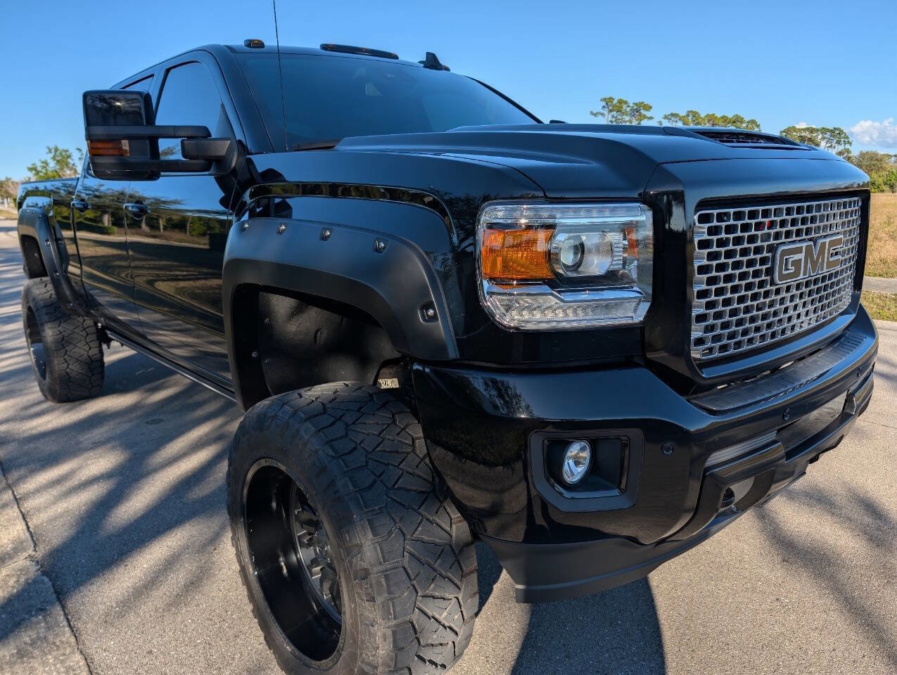Used 2017 GMC Sierra 2500 Denali w/ Duramax Plus Package image 11