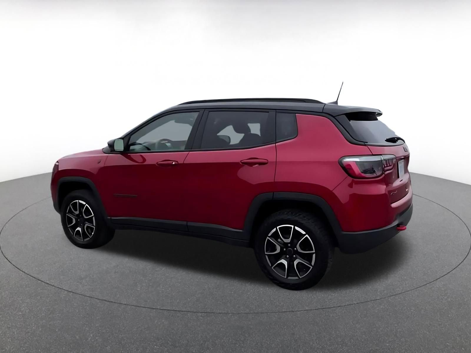 Used 2025 Jeep Compass Trailhawk AWD/4WD image 10