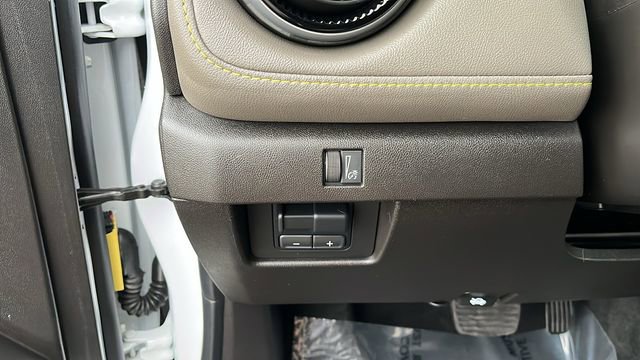 Used 2024 Chevrolet Colorado ZR2 w/ Technology Package image 8