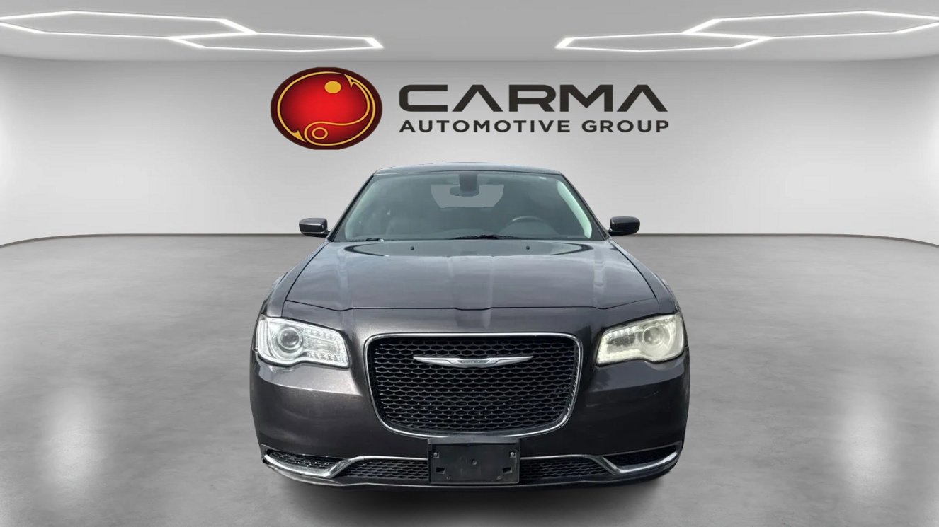 Used 2015 Chrysler 300 Limited RWD image 8