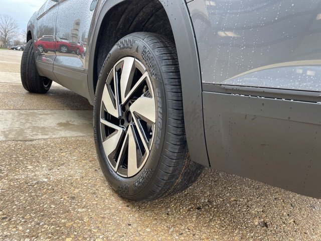 New 2025 Volkswagen Atlas SE image 18