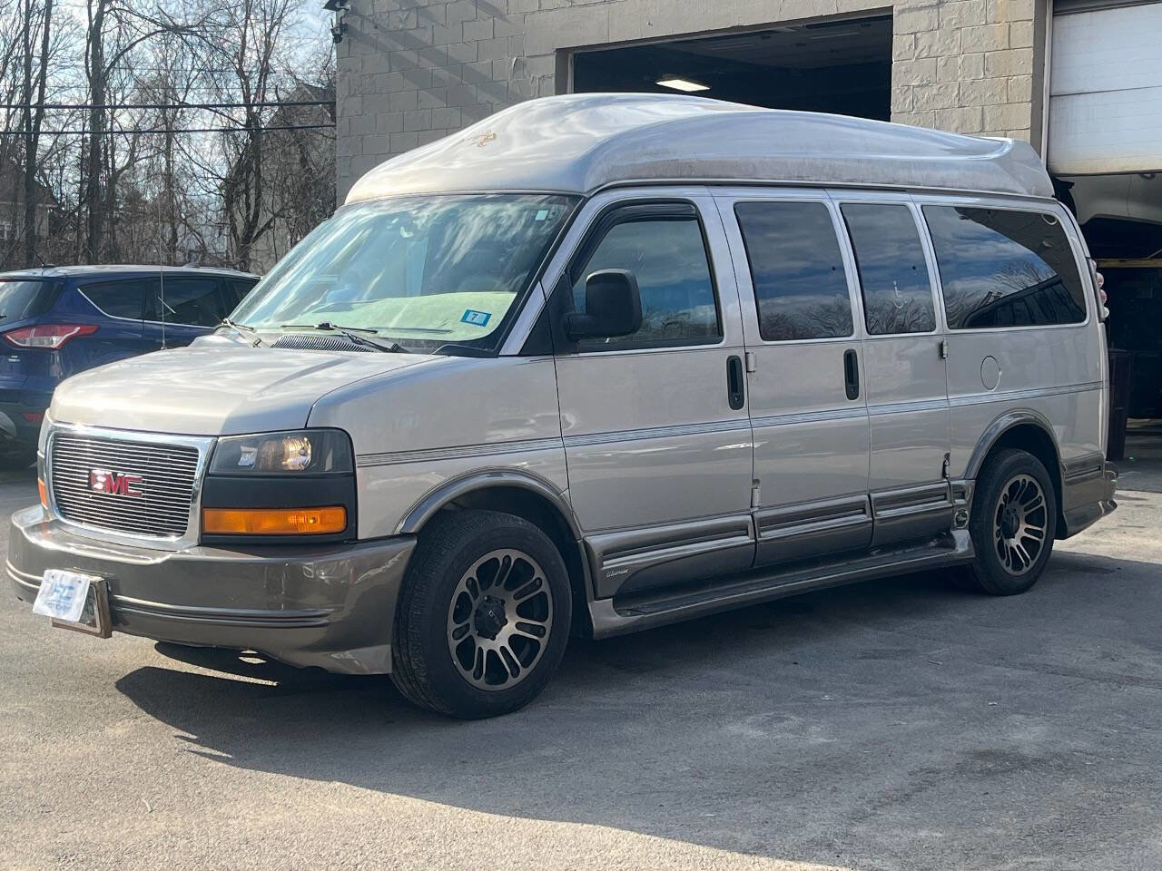 Used 2005 GMC Savana 1500 w/ Preferred Equipment Group image 4