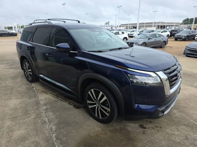 Certified 2024 Nissan Pathfinder Platinum w/ Lighting Package (N93) FWD image 4
