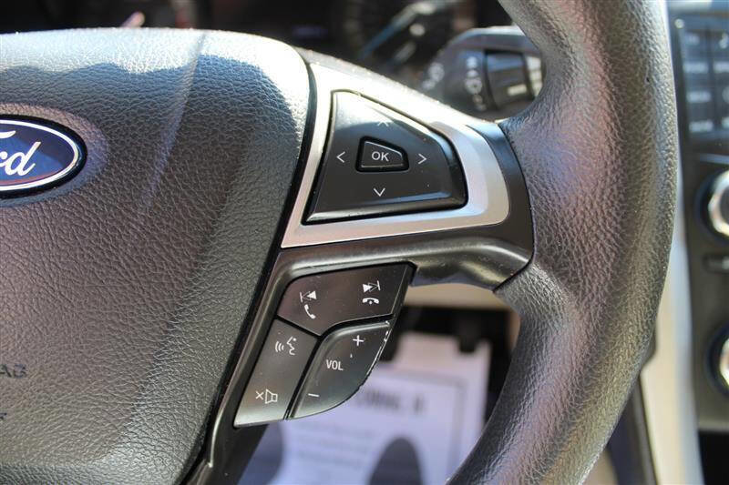 Used 2013 Ford Fusion SE image 18