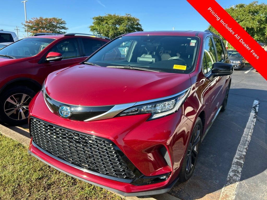 Used 2022 Toyota Sienna XSE w/ XSE Plus Package FWD image 14