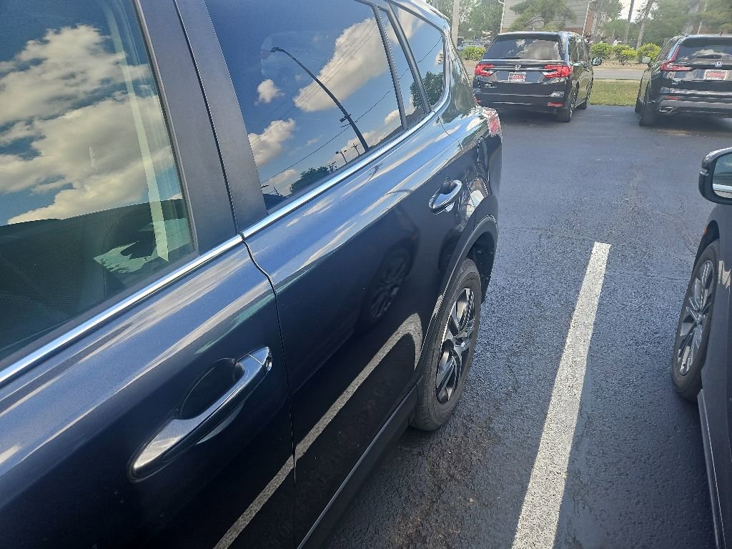 Used 2016 Toyota RAV4 LE AWD/4WD image 2