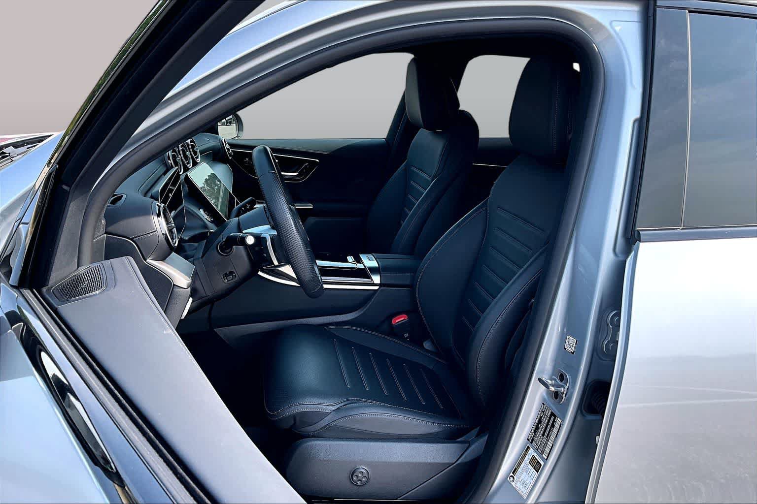 Used 2025 Mercedes-Benz GLC 300 image 8
