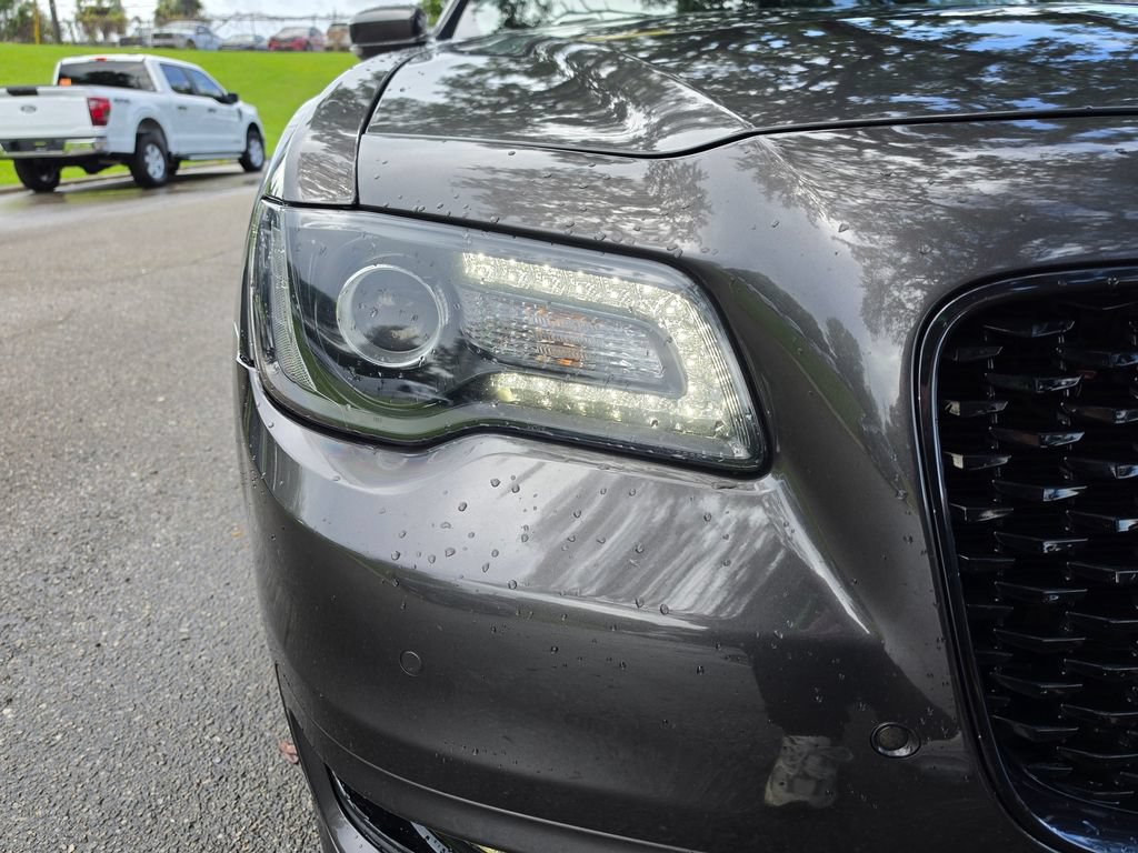 Used 2022 Chrysler 300 Touring L RWD image 11