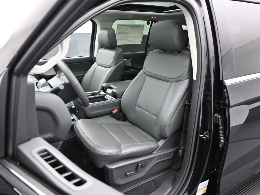 New 2026 Ford Expedition Active image 8