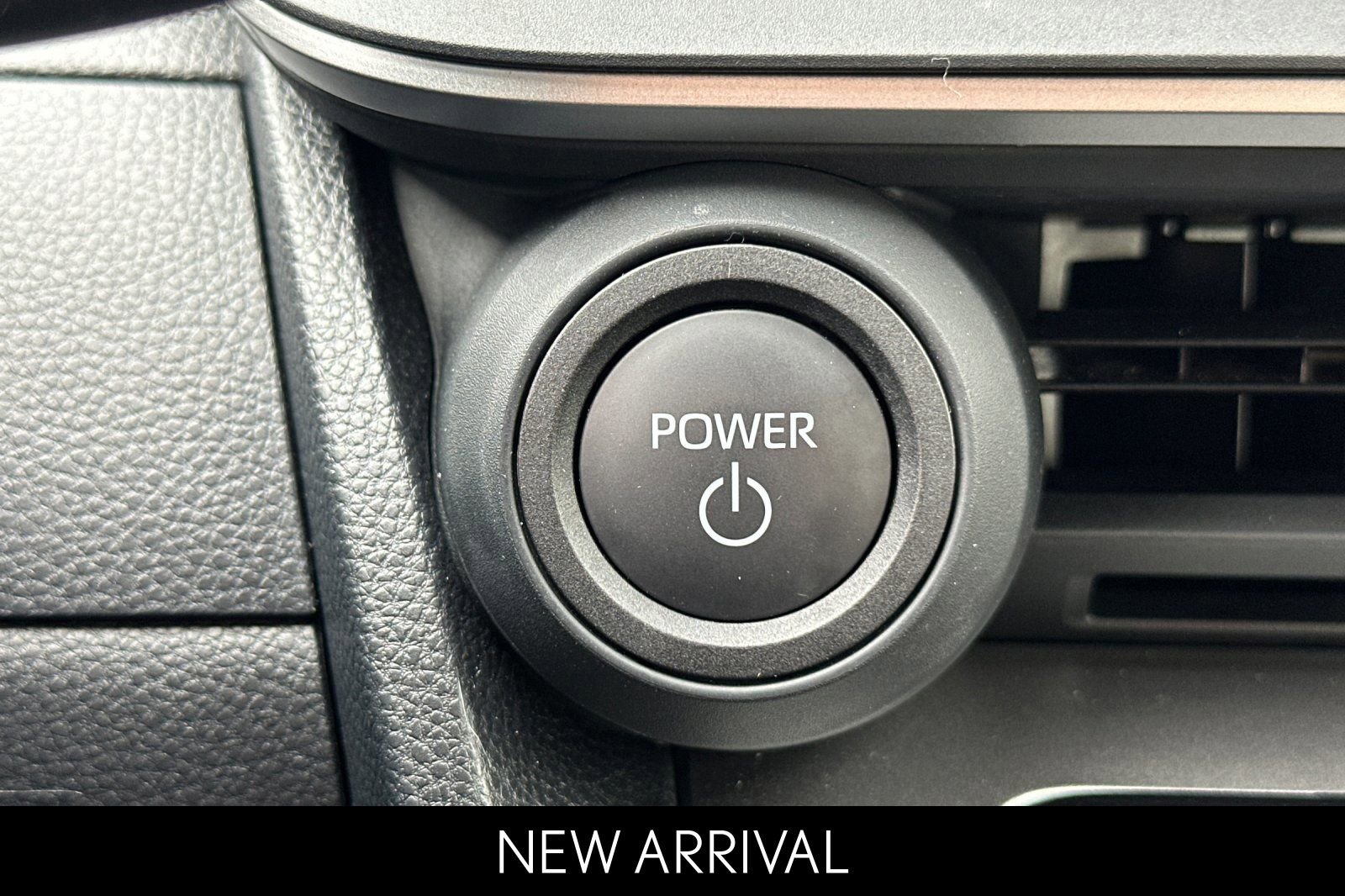 Used 2025 Toyota Prius LE image 26