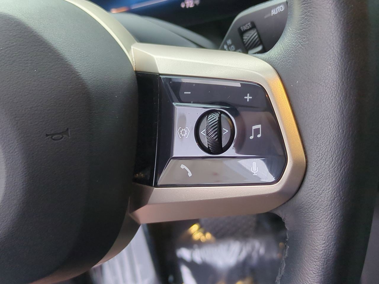 Used 2023 BMW iX xDrive50 w/ Sport Package image 12