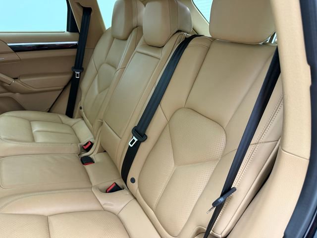 Used 2017 Porsche Cayenne w/ Premium Plus Package AWD/4WD image 15