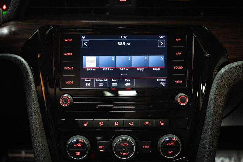 Used 2020 Volkswagen Passat 2.0T SEL image 20