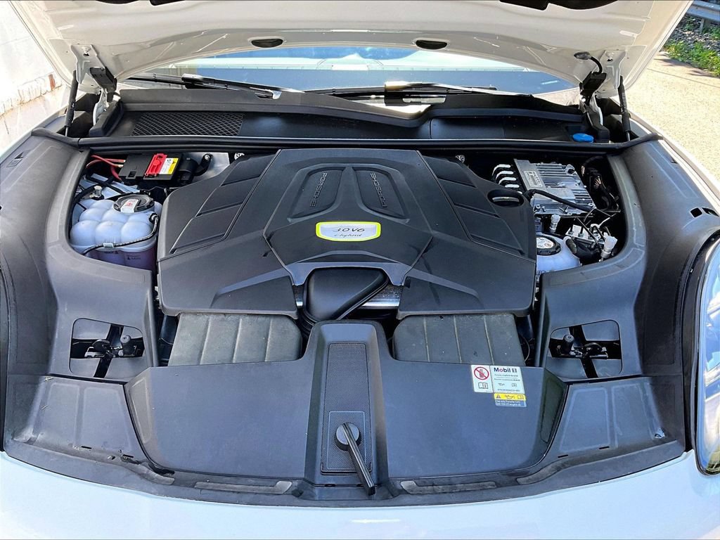 Certified 2023 Porsche Cayenne Platinum Edition AWD/4WD image 15