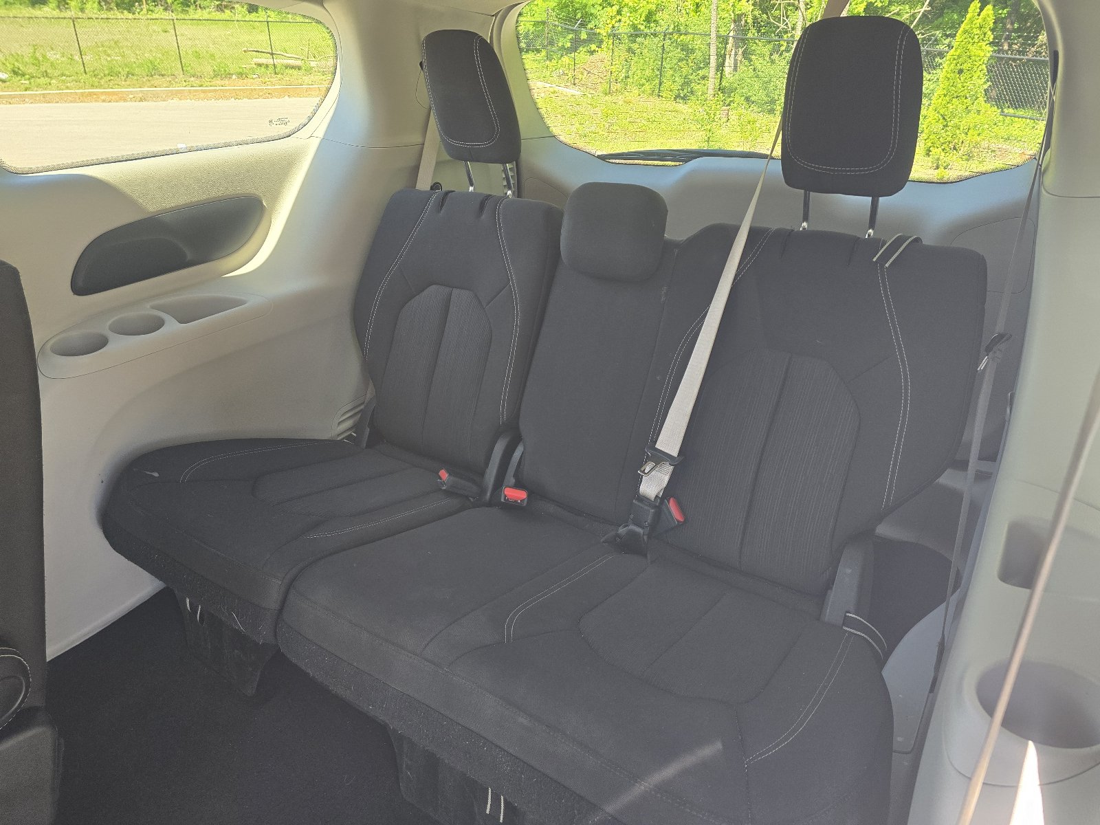 Used 2022 Chrysler Voyager LX FWD image 11