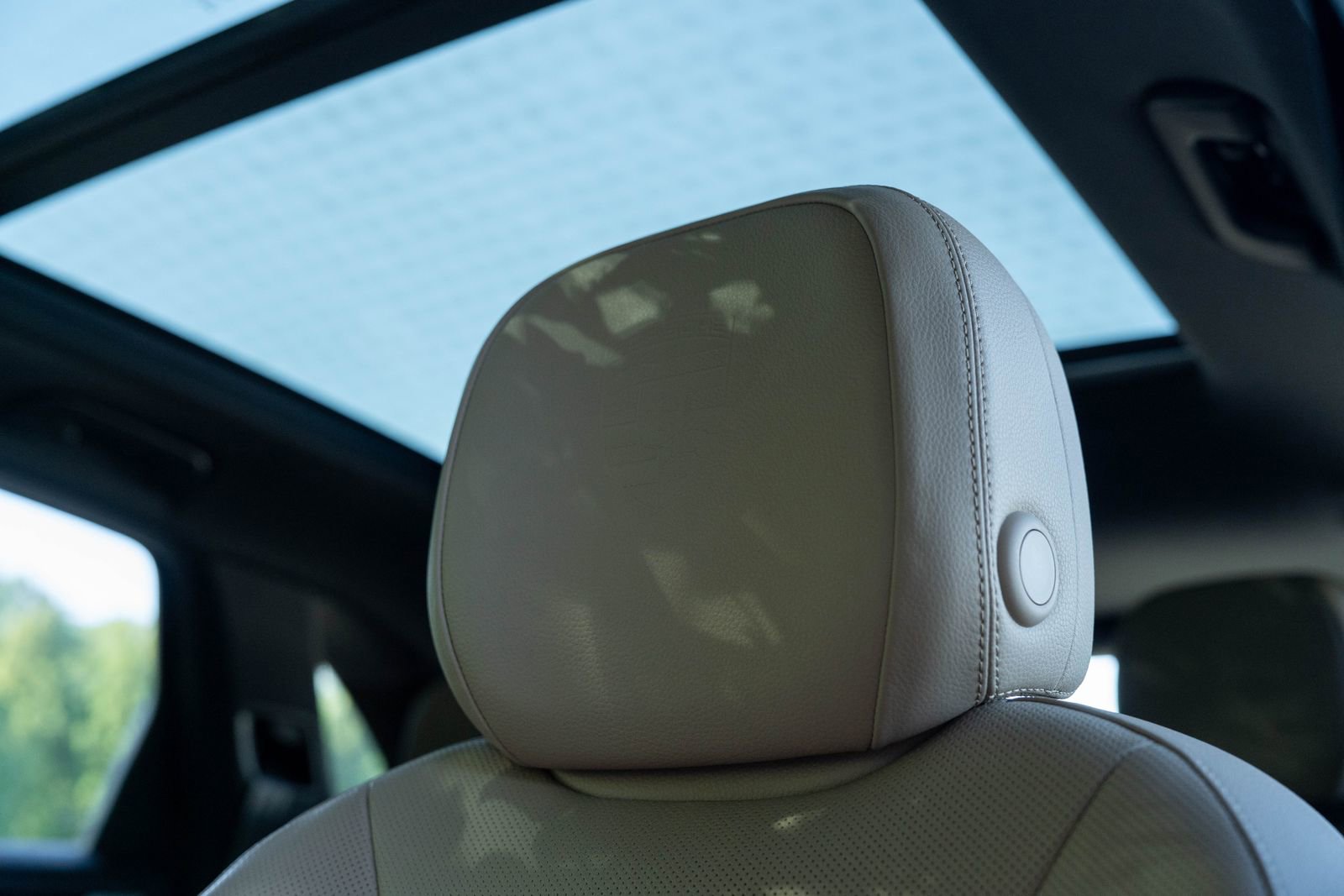 Certified 2025 Porsche Cayenne E-Hybrid w/ Premium Package Plus image 30