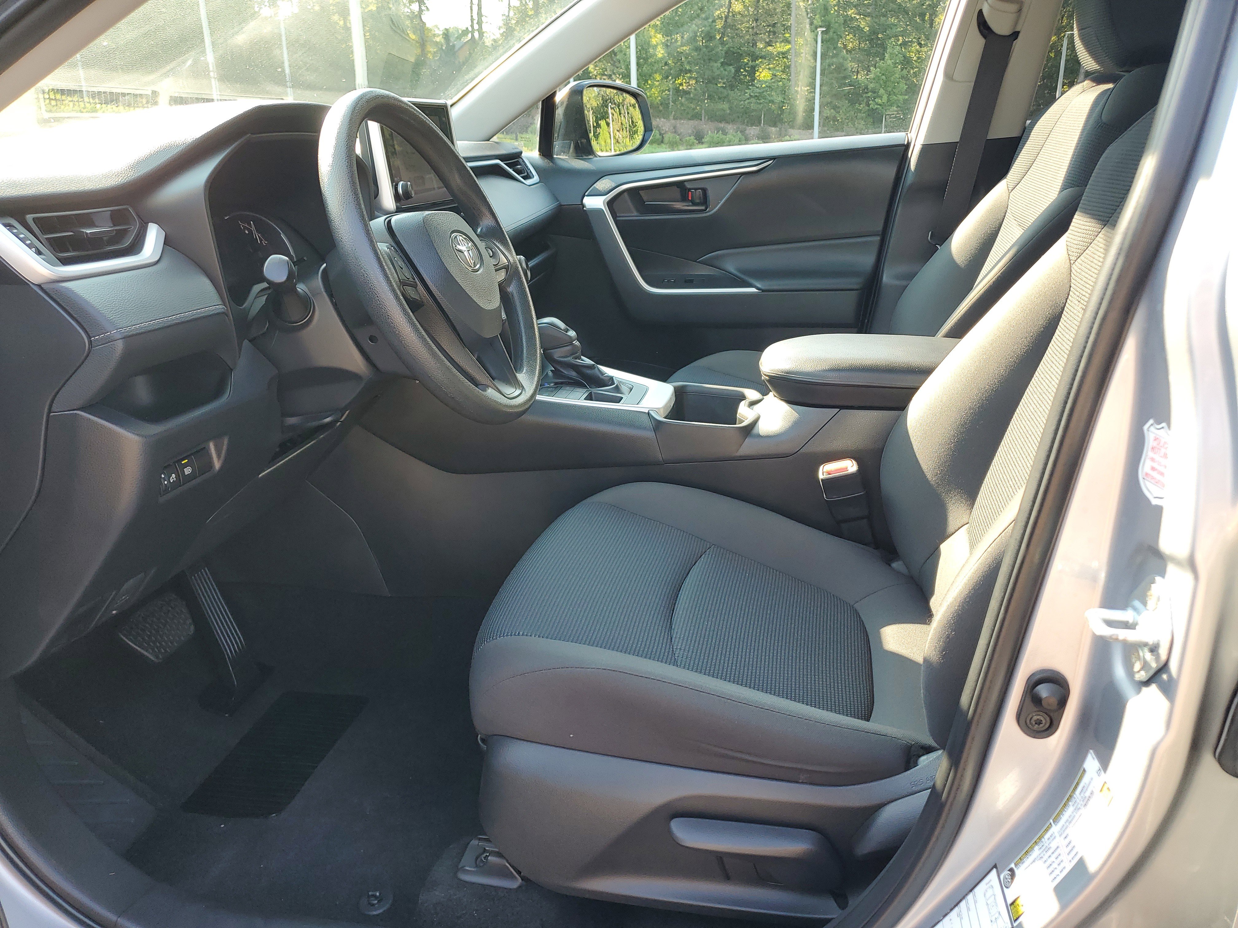 Used 2024 Toyota RAV4 LE image 17