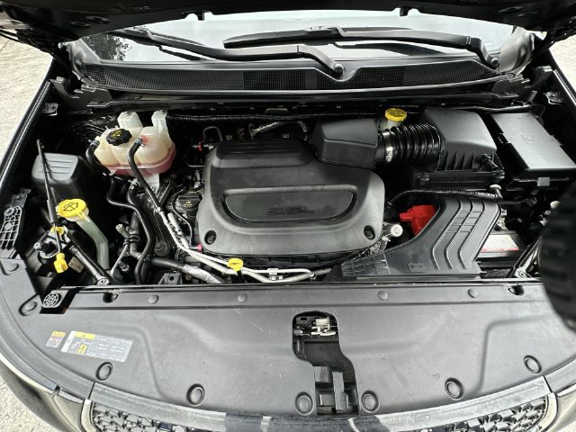 Used 2023 Chrysler Pacifica Touring-L FWD image 28