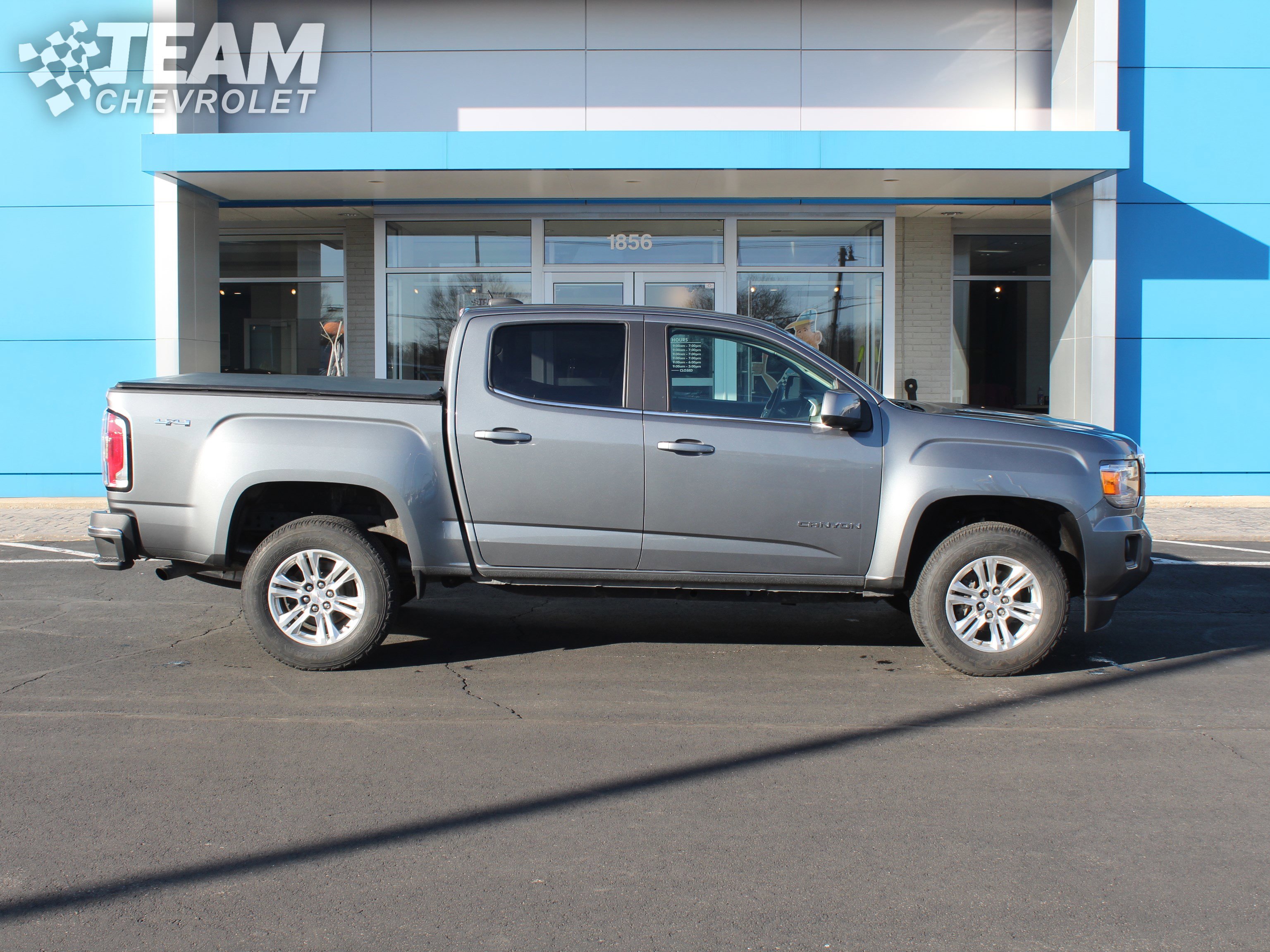 Used 2019 GMC Canyon SLE w/ SLE Convenience Package image 3