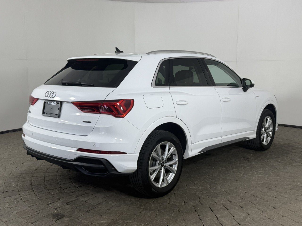 Used 2025 Audi Q3 2.0T Premium Plus w/ Premium Plus Package AWD/4WD image 9