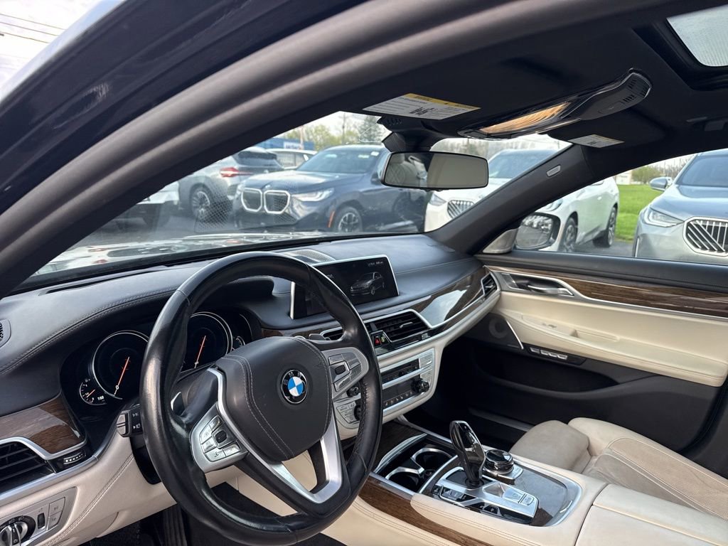 Used 2018 BMW 750i xDrive AWD/4WD image 12