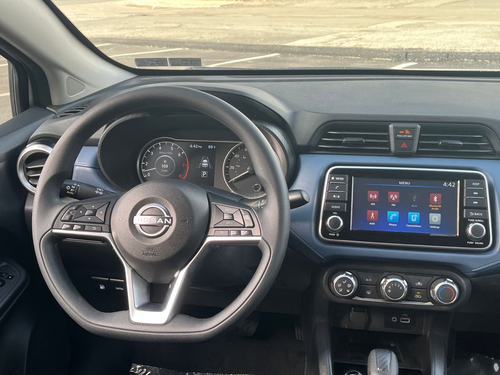 Used 2025 Nissan Versa SV FWD image 34