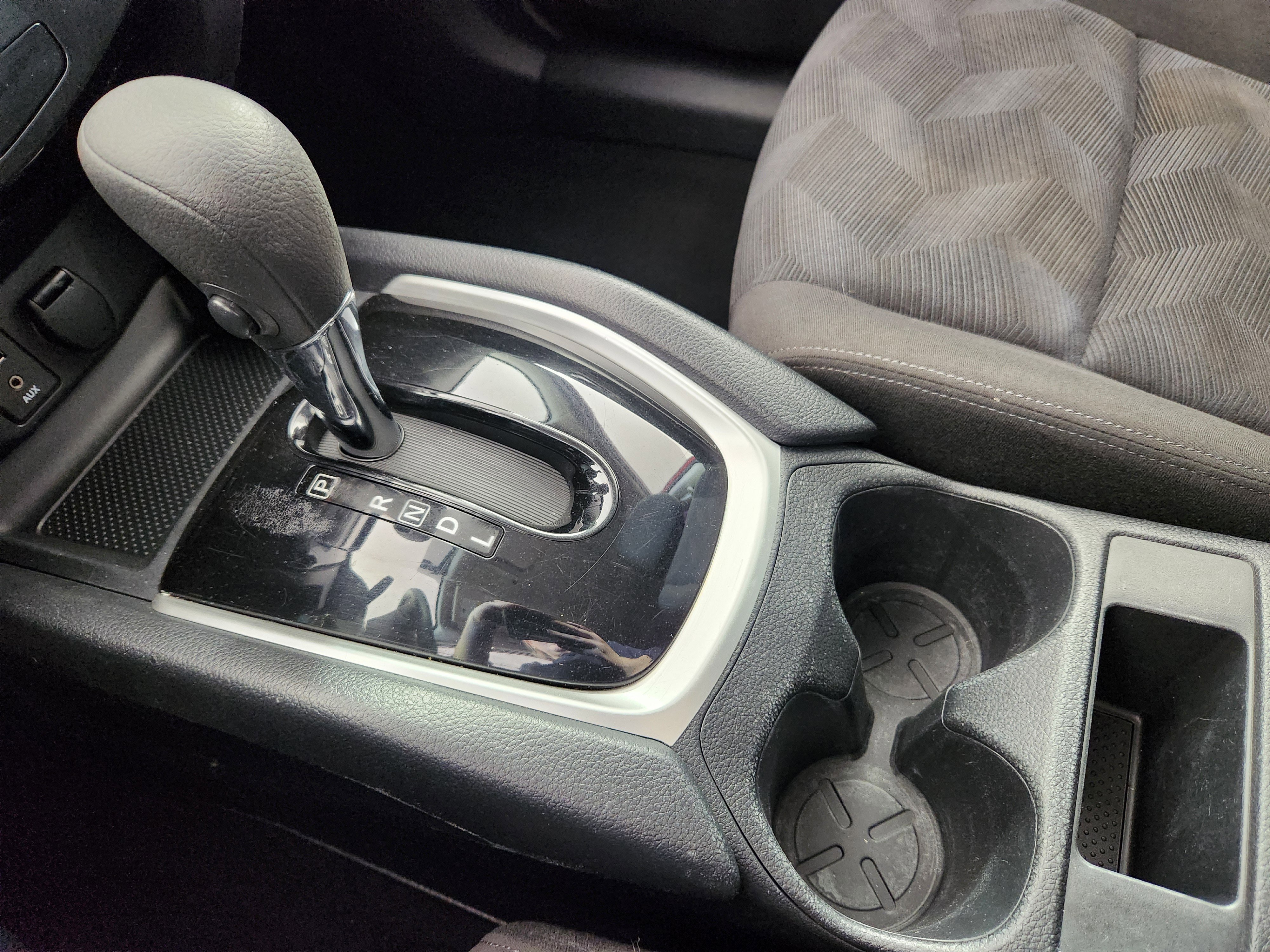 Used 2016 Nissan Rogue S image 25