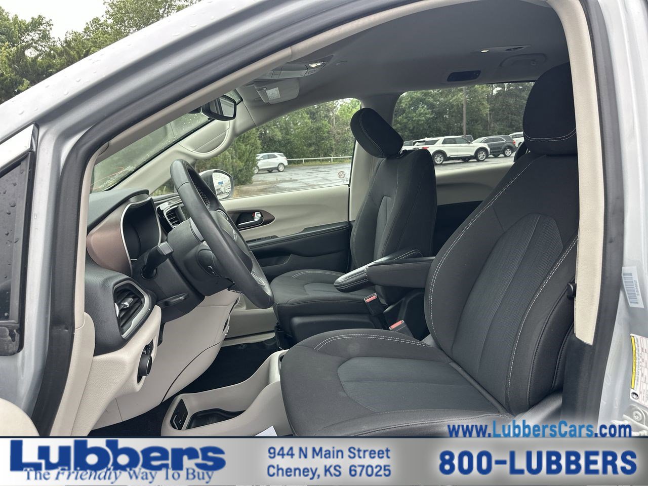 Used 2023 Chrysler Voyager LX FWD image 10