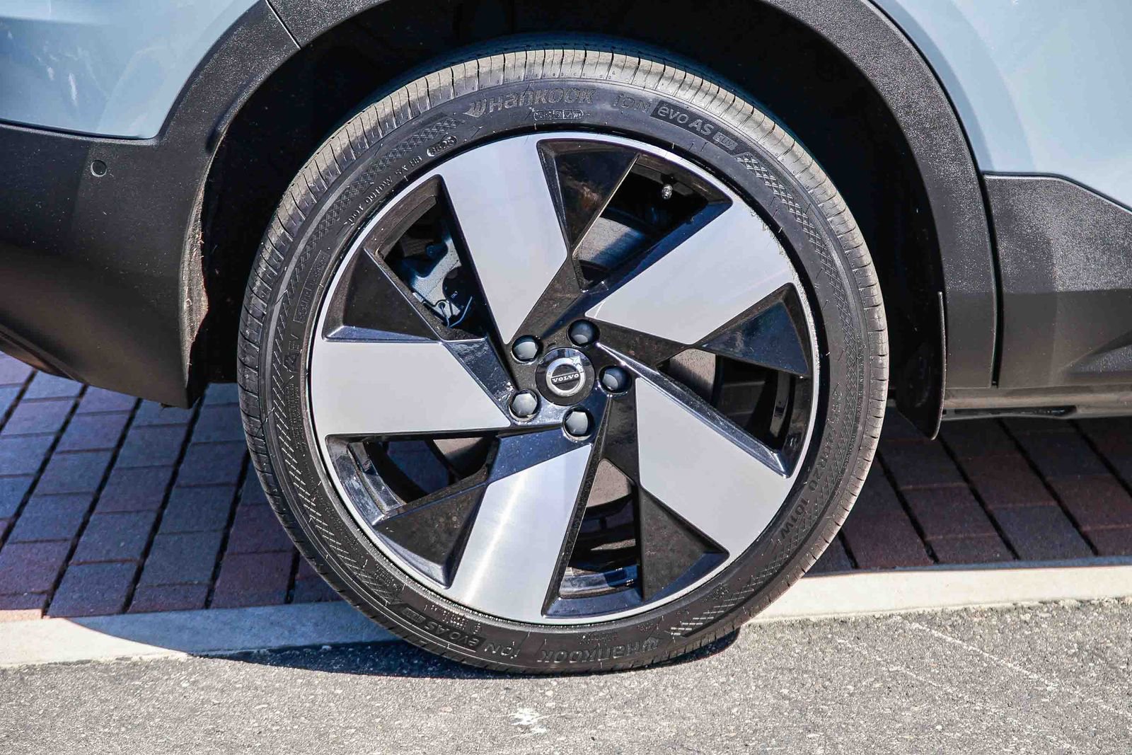 Used 2023 Volvo XC40 Recharge Ultimate AWD/4WD image 10