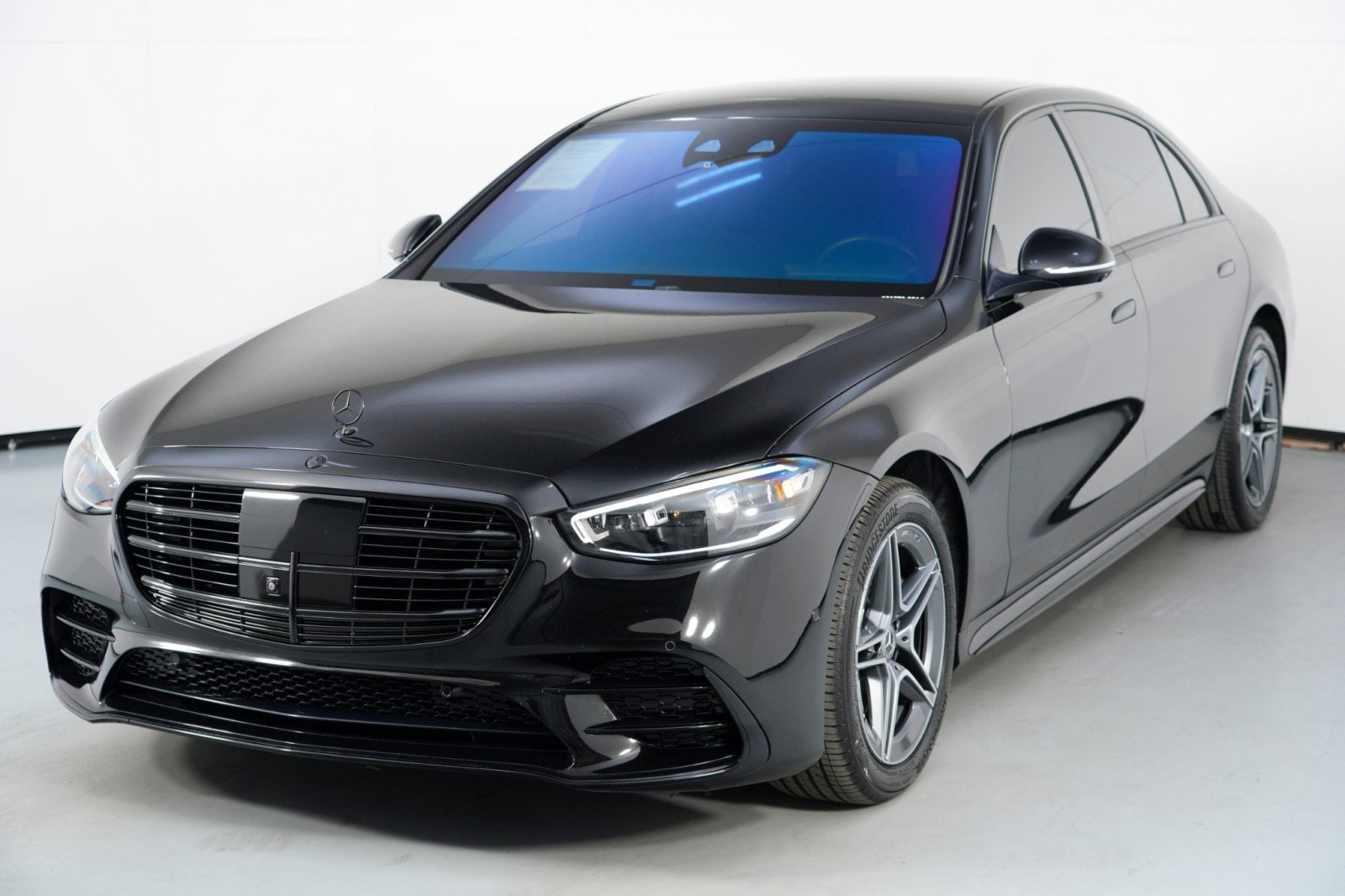 Used 2022 Mercedes-Benz S 500 4MATIC w/ AMG Line Package image 56