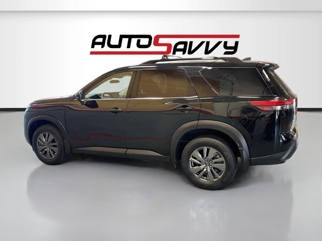 Used 2025 Nissan Pathfinder SV w/ Black Appearance Package AWD/4WD image 4