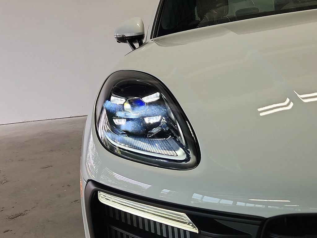 Certified 2025 Porsche Macan GTS AWD/4WD image 9