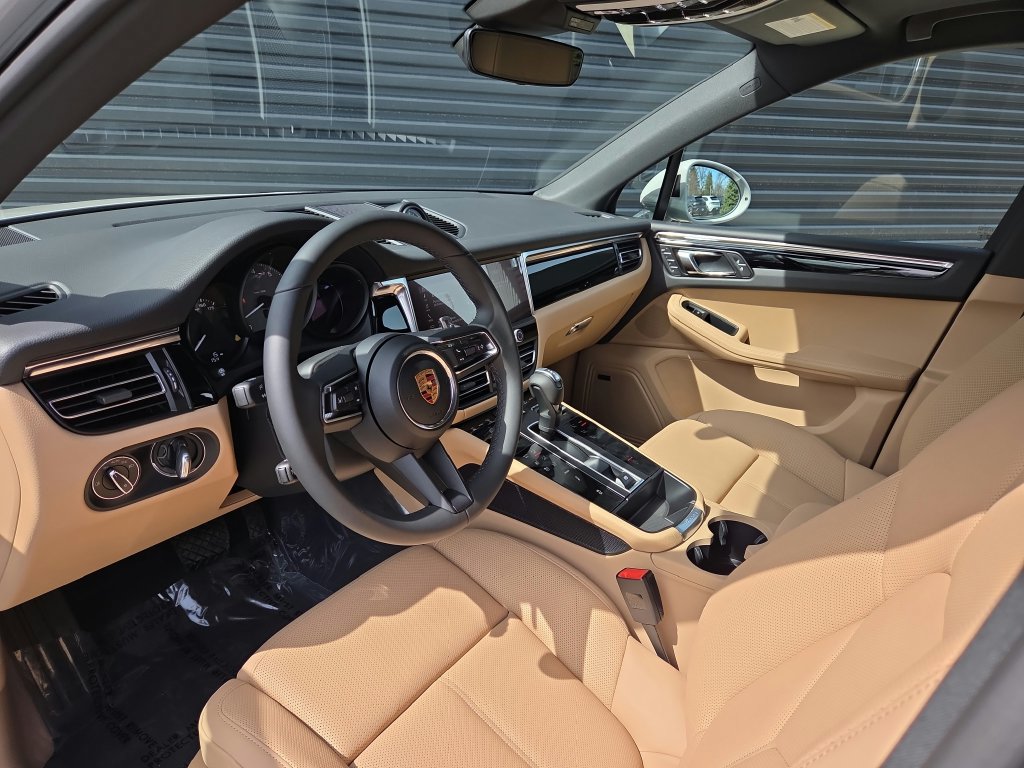 Certified 2026 Porsche Macan S AWD/4WD image 4