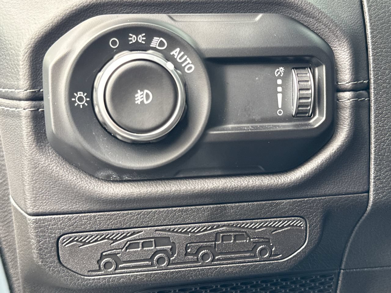 Used 2025 Jeep Wrangler Unlimited Rubicon AWD/4WD image 14