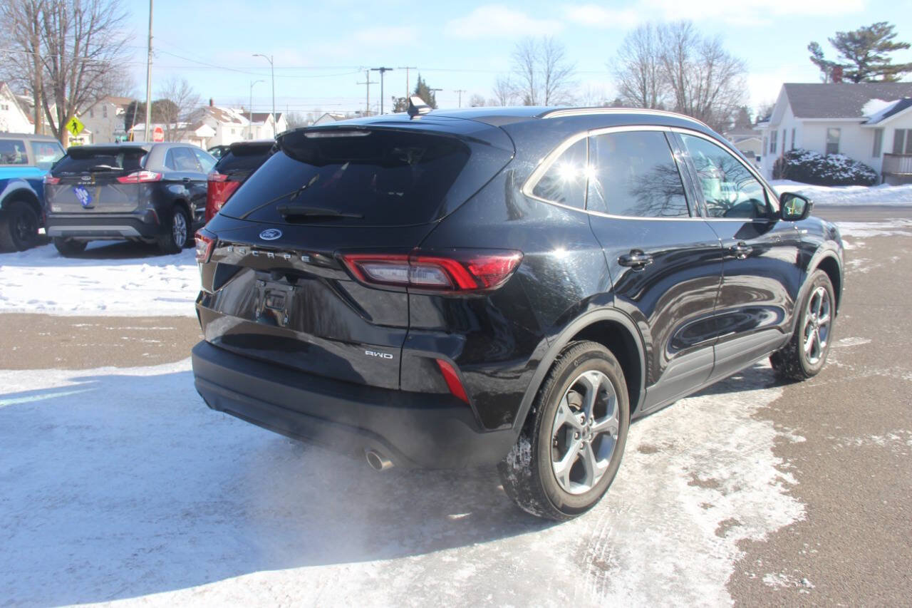 Certified 2025 Ford Escape ST-Line Select AWD/4WD image 4