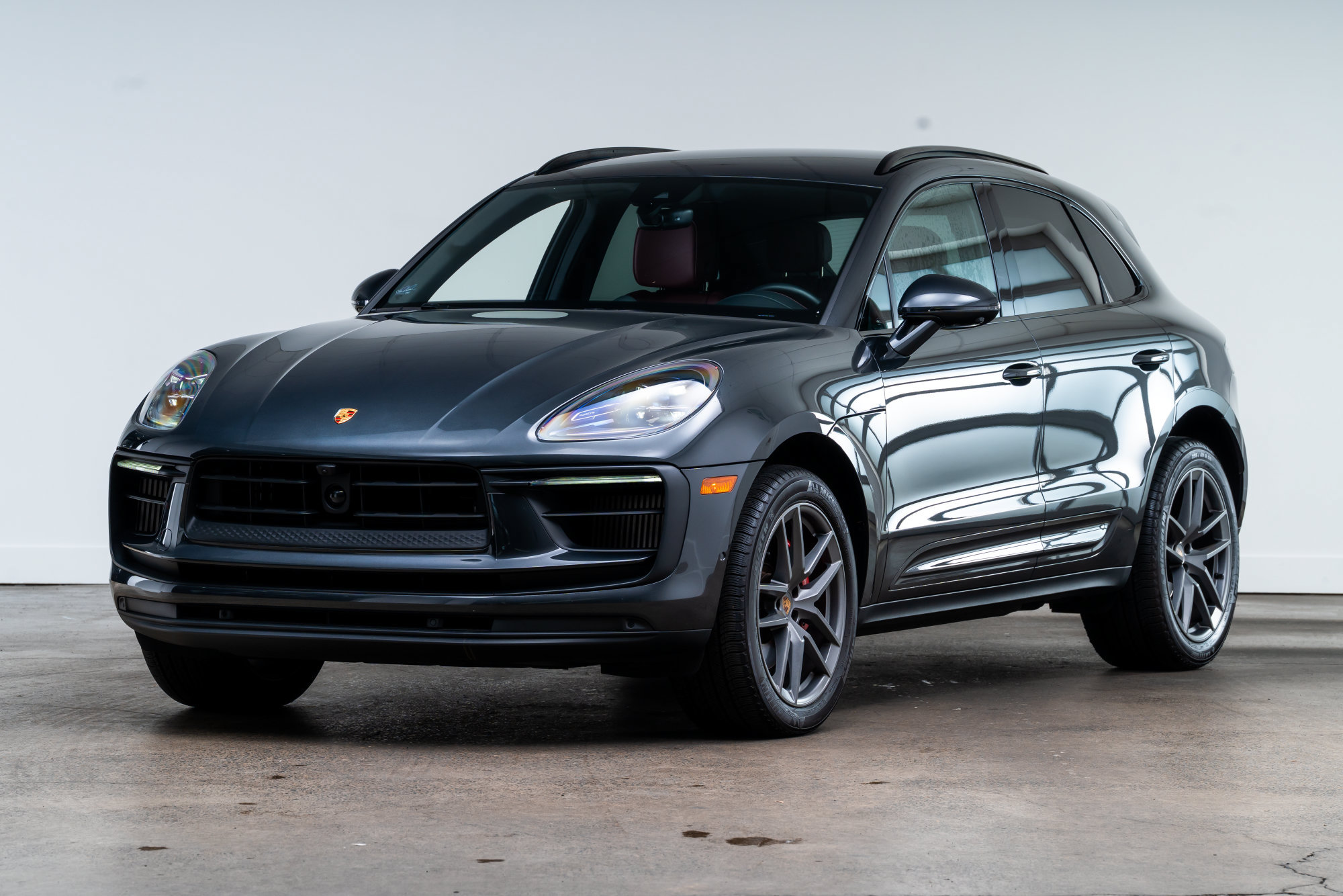 Used 2024 Porsche Macan S AWD/4WD image 3