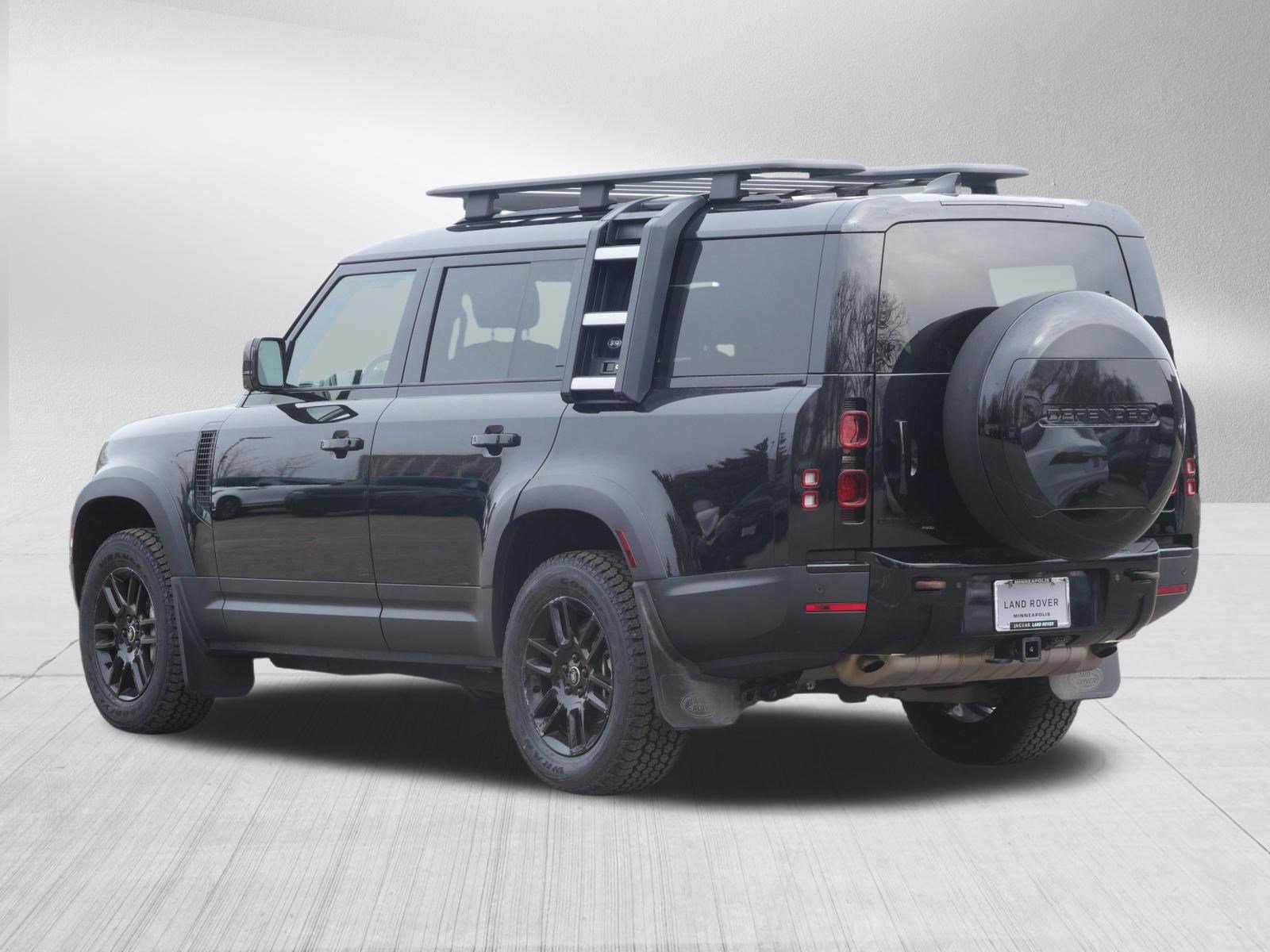 Certified 2023 Land Rover Defender 130 SE image 3