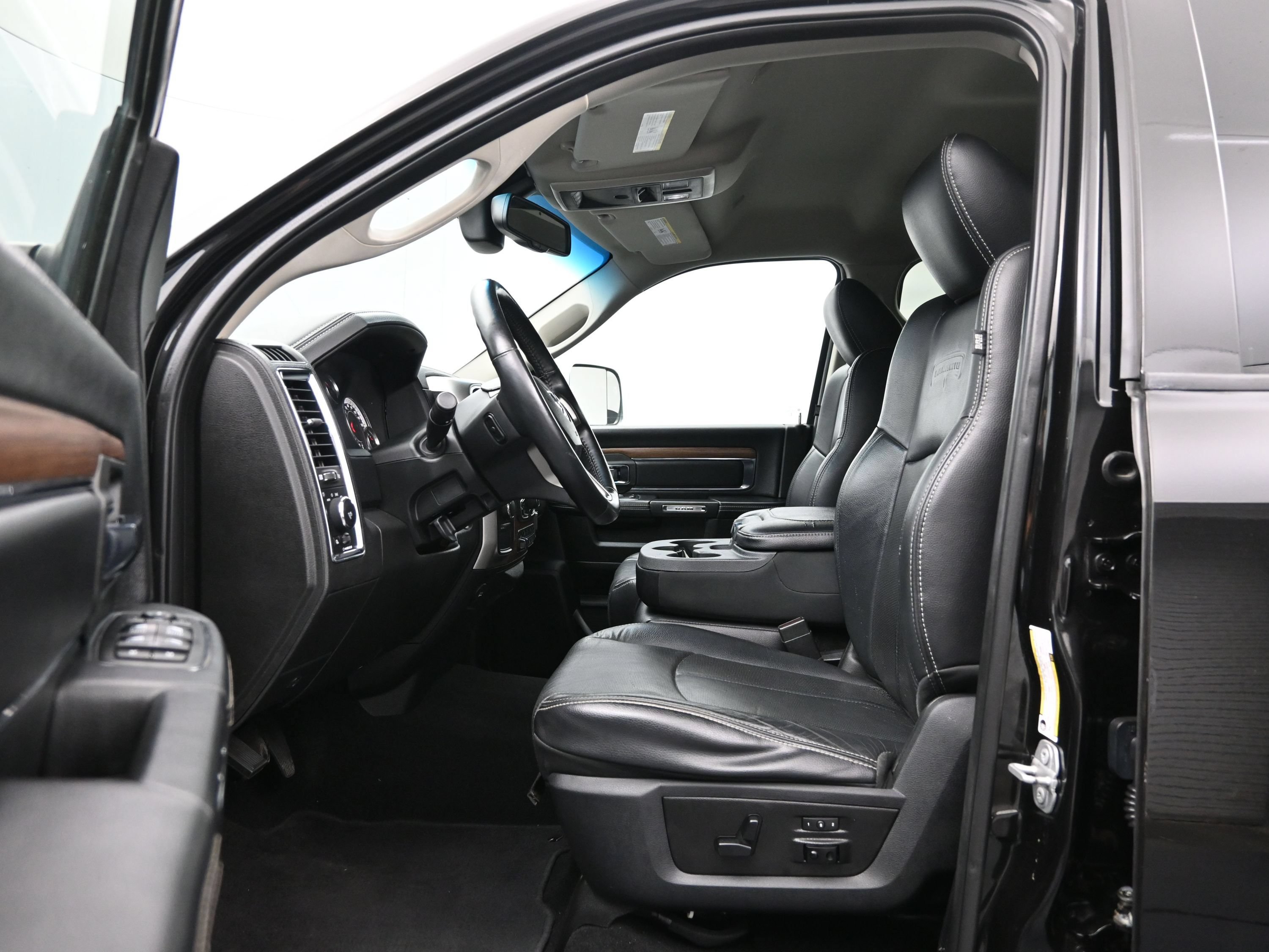 Used 2018 RAM 2500 Laramie w/ Off Road Package AWD/4WD image 9