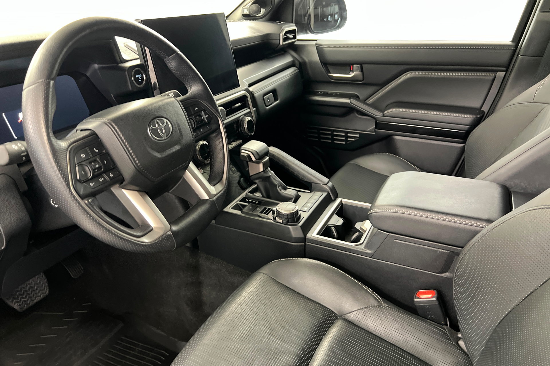 Used 2025 Toyota 4Runner Limited w/ Tow Technology Package AWD/4WD image 16