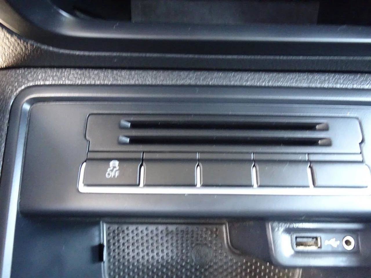 Used 2017 Volkswagen Tiguan S image 40