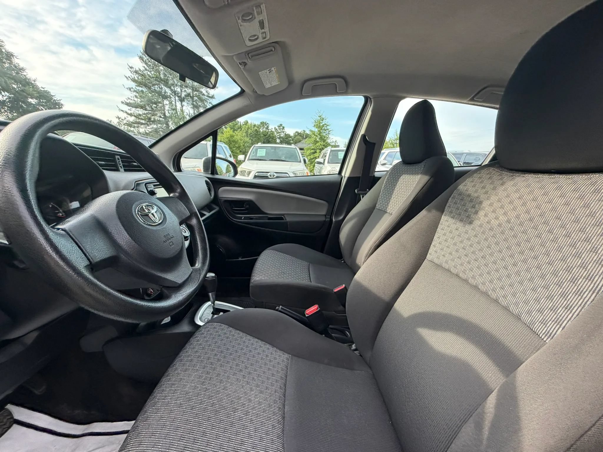 Used 2016 Toyota Yaris L FWD image 11