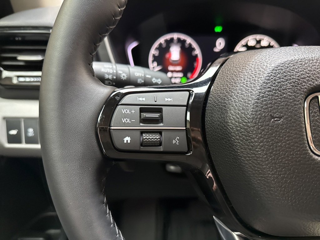 Used 2025 Honda Pilot EX-L image 18